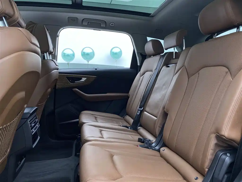 Audi Q7 55 TFSI quattro S Distinguished