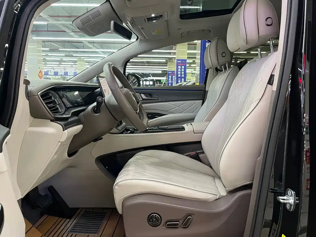 Denza D9 DM-i 970 4 WD Flagship