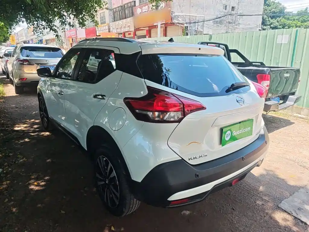 Kicks 1.5 L XV CVT Connected Luxury