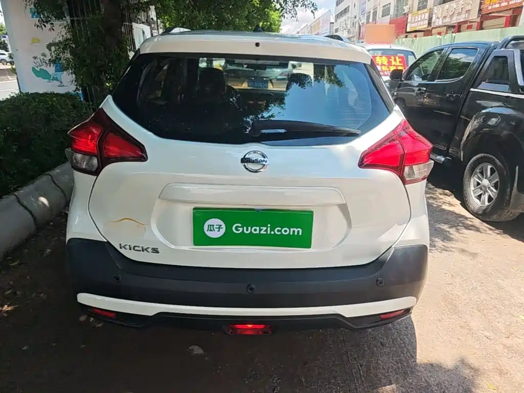Kicks 1.5 L XV CVT Connected Luxury
