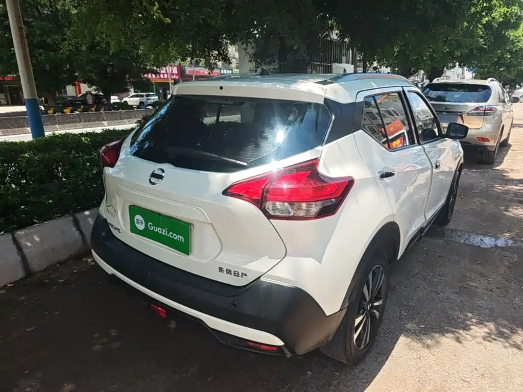 Kicks 1.5 L XV CVT Connected Luxury