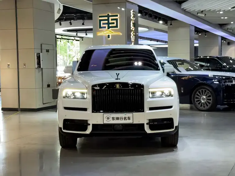 Rolls-Royce Cullinan 5-seat