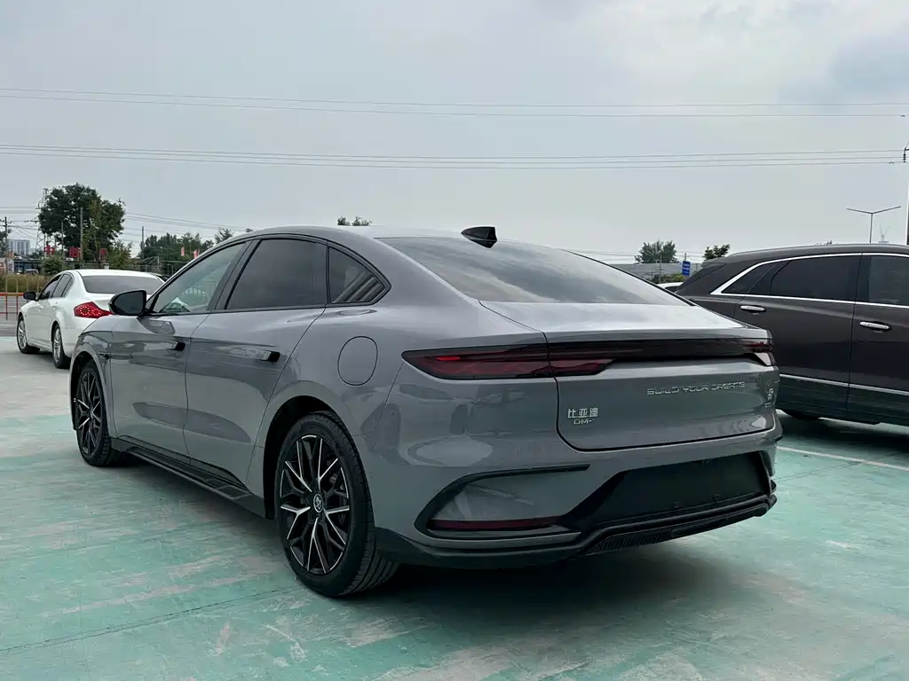 Han DM-i Smart Drive 125 KM Honored