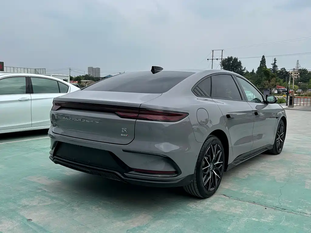 Han DM-i Smart Drive 125 KM Honored