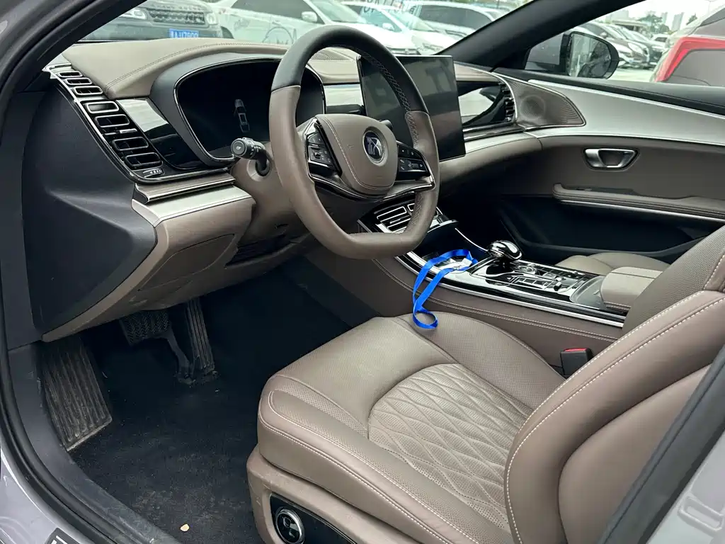 Han DM-i Smart Drive 125 KM Honored
