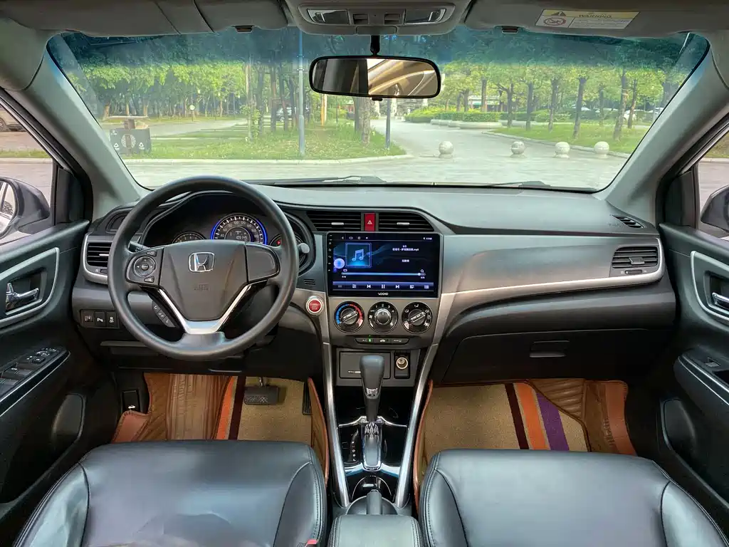 Crider 1.8 L CVT Luxury Special