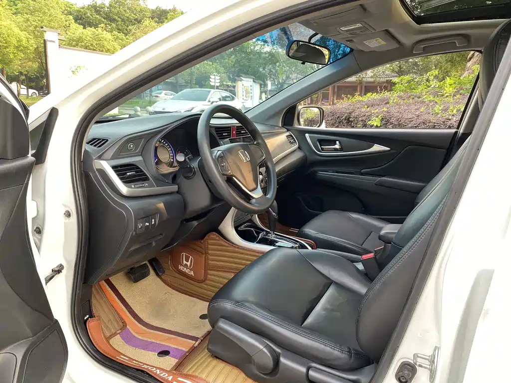 Crider 1.8 L CVT Luxury Special