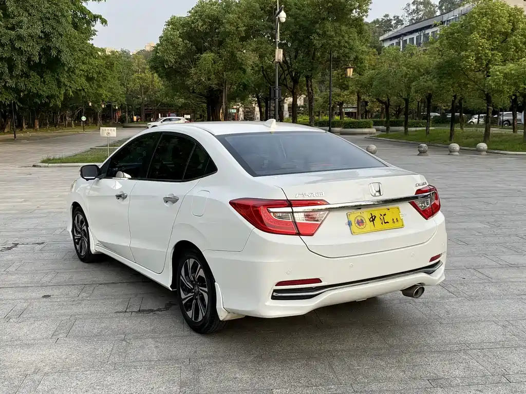 Crider 1.8 L CVT Luxury Special