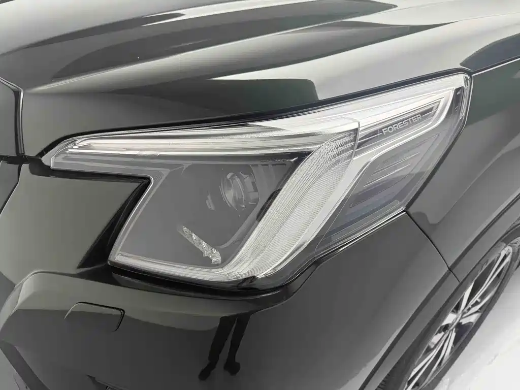 Forester 2.5 i AWD Distinguished EyeSight