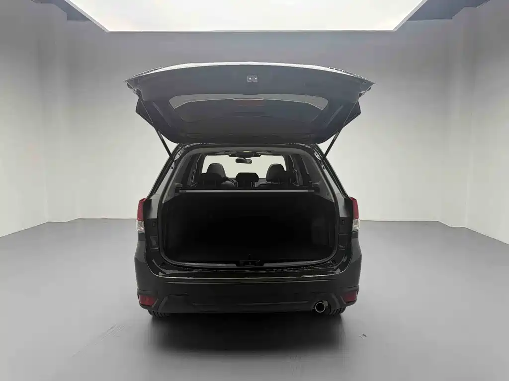 Forester 2.5 i AWD Distinguished EyeSight