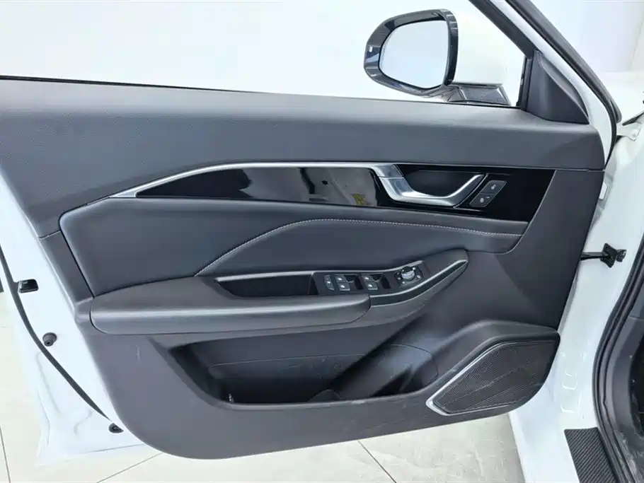 Besturn B70 3 rd Gen 1.5 T Auto Joy