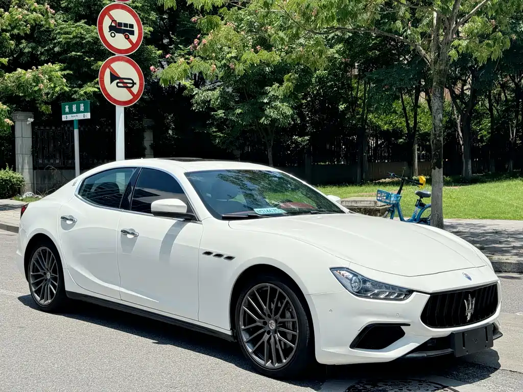 Ghibli 3.0 T Standard CN-V