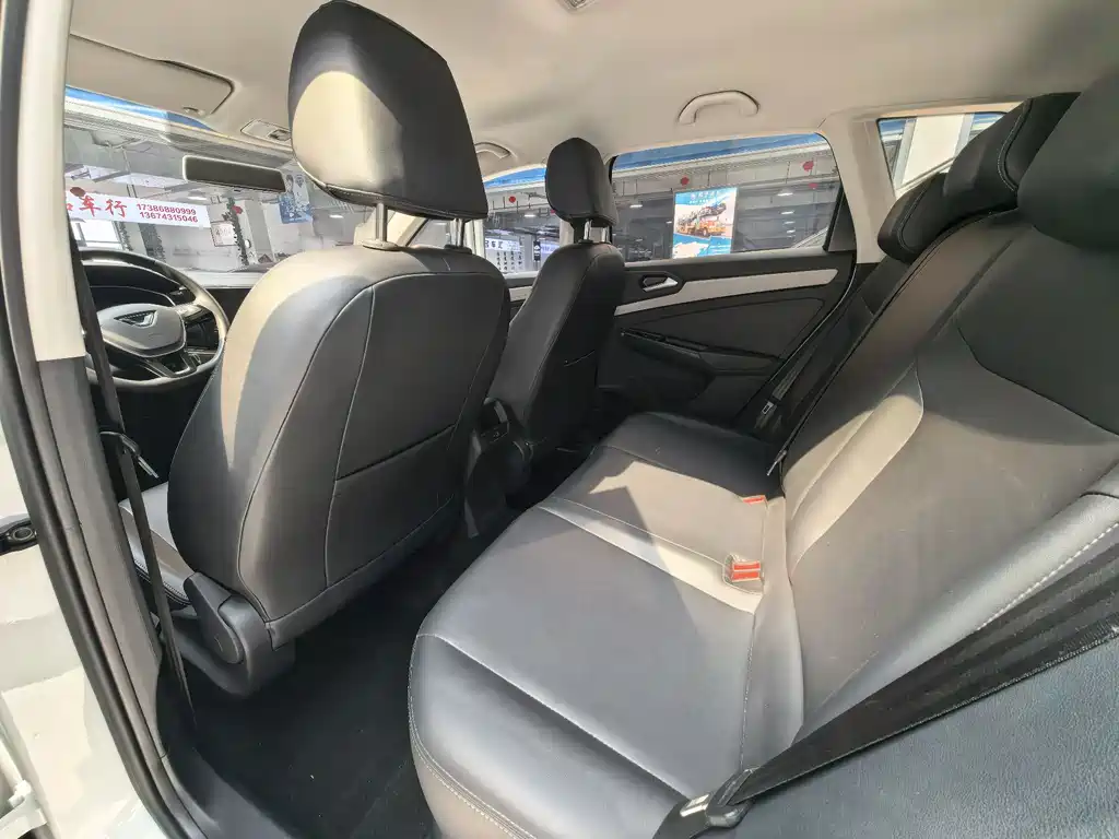 Jetta VS5 280 TSI Auto Progressive