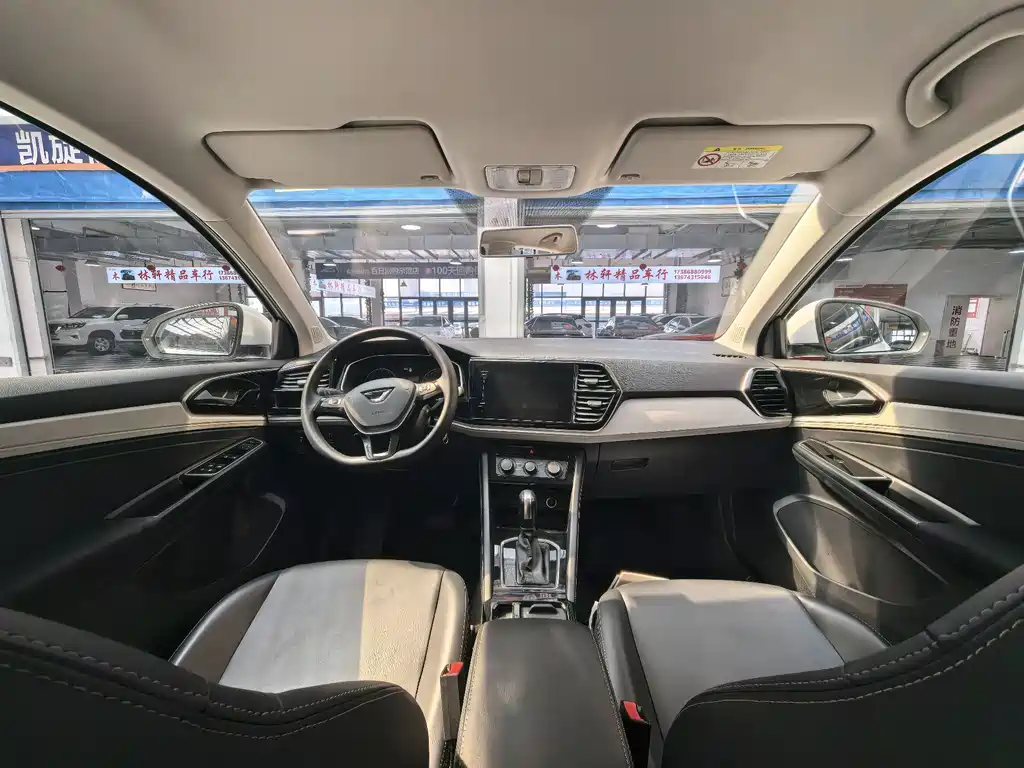 Jetta VS5 280 TSI Auto Progressive