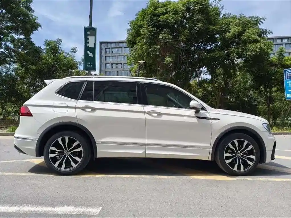 Tiguan L 330 TSI Auto 2 WD R-Line Premium