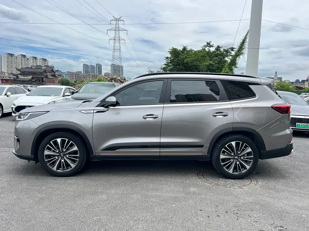 Tiggo 8 PRO 390 T 2 WD Ocean 7-seat