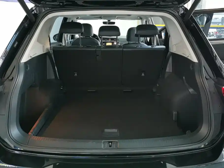 Tiguan L 330 TSI Auto 2 WD R-Line Premium
