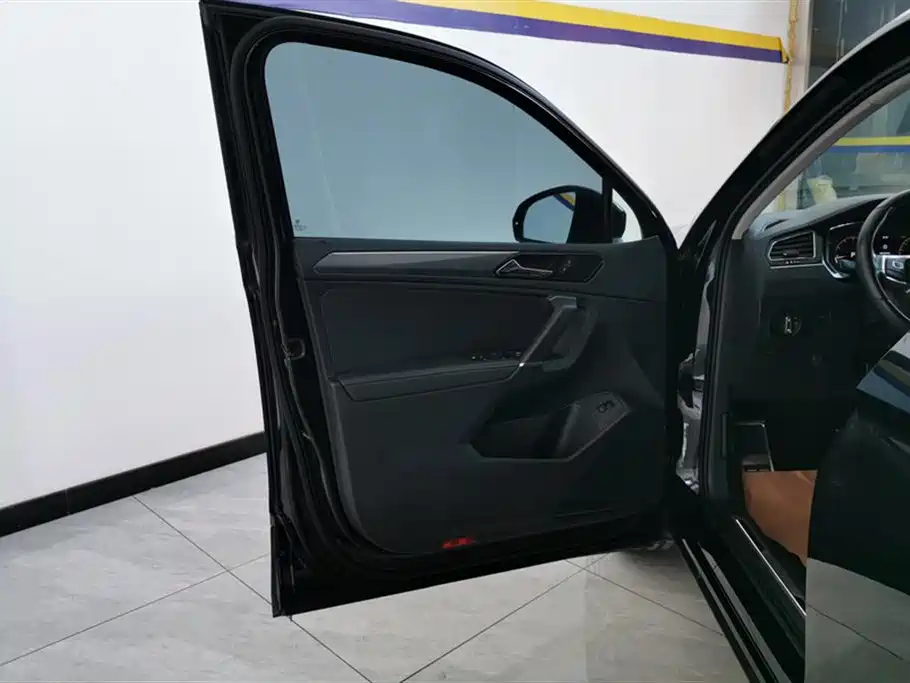 Tiguan L 330 TSI Auto 2 WD R-Line Premium