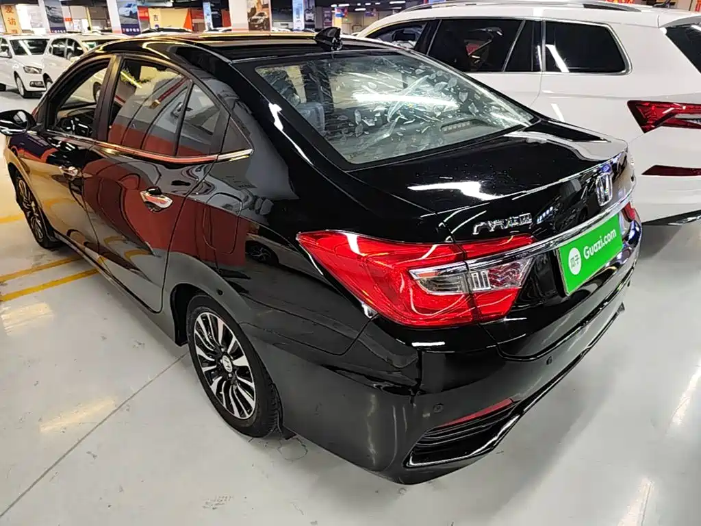 Crider 1.8 L Auto Luxury