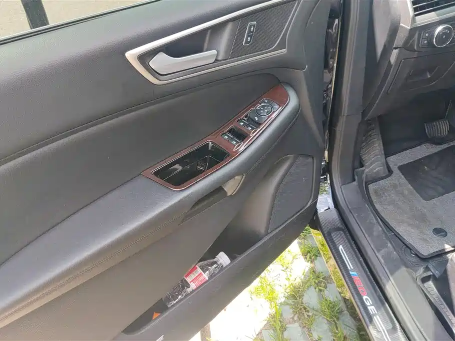 Edge PLUS EcoBoost 245 2 WD Platinum Sharp 5-seat