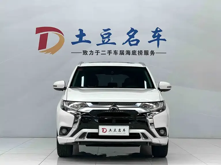 Mitsubishi Outlander Facelift 2.0 L 2 WD Smooth Enjoyment 5-seat