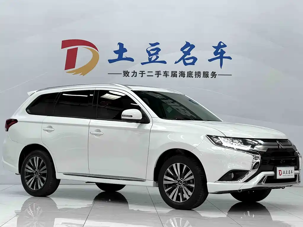 Outlander Facelift 2.0 L 2 WD Smooth Enjoyment 5-seat