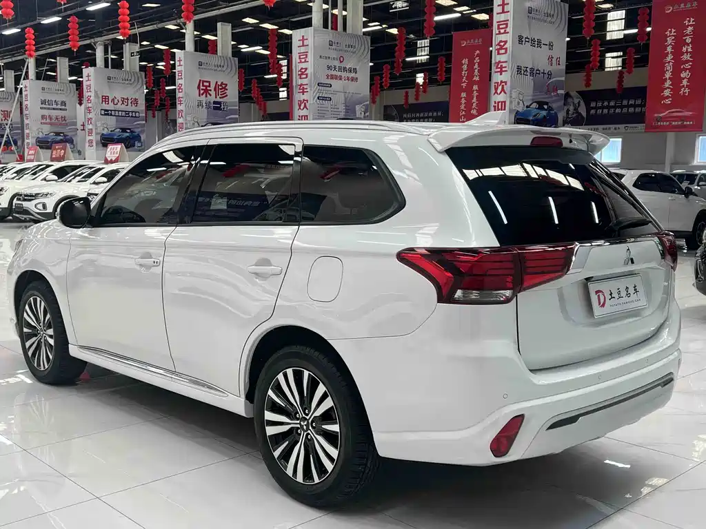 Outlander Facelift 2.0 L 2 WD Smooth Enjoyment 5-seat