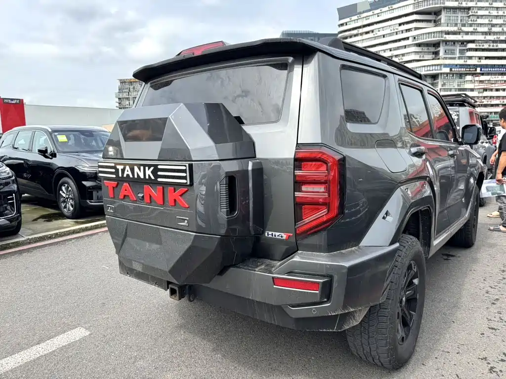 Tank 400 NEV Hi4-T Offroad