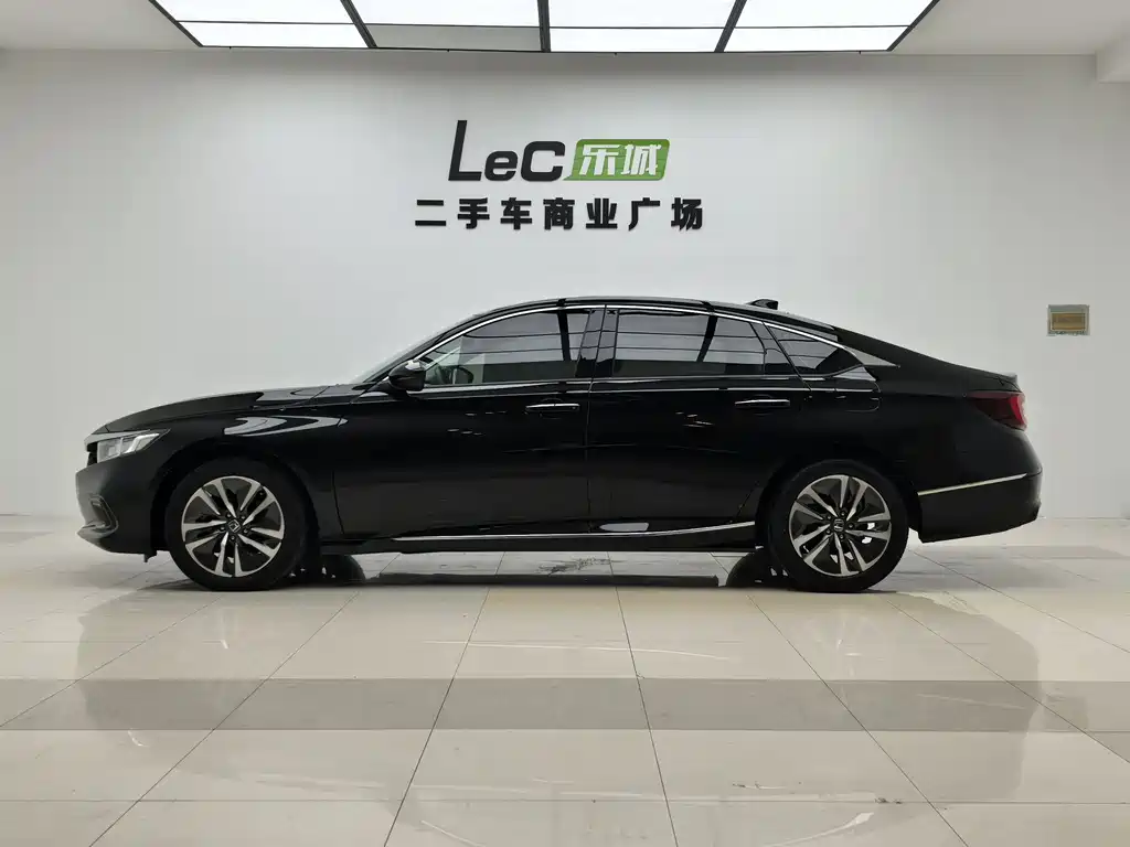 Accord Sharp· Hybrid 2.0 L Sharp Leading