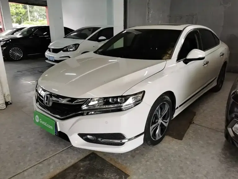 Honda Spirior 2.4 L Distinguished