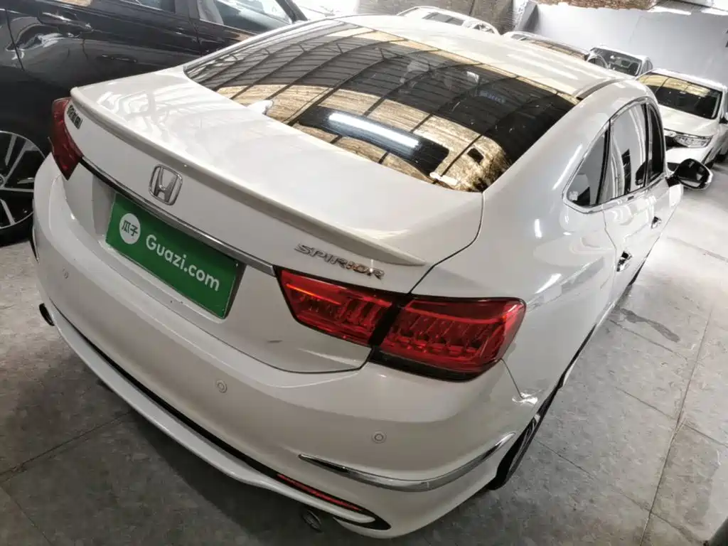 Spirior 2.4 L Distinguished