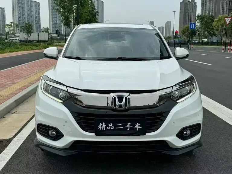 Honda Vezel 1.5 L CVT Phantom Night · Pioneer