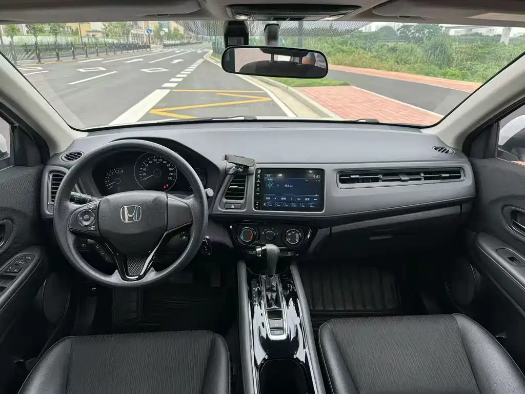 Vezel 1.5 L CVT Phantom Night · Pioneer