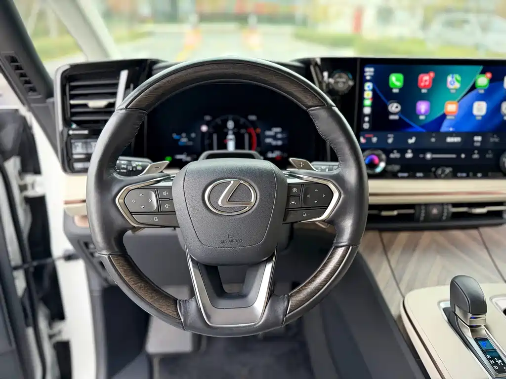 Lexus LM 300 h 7-seat Elegant