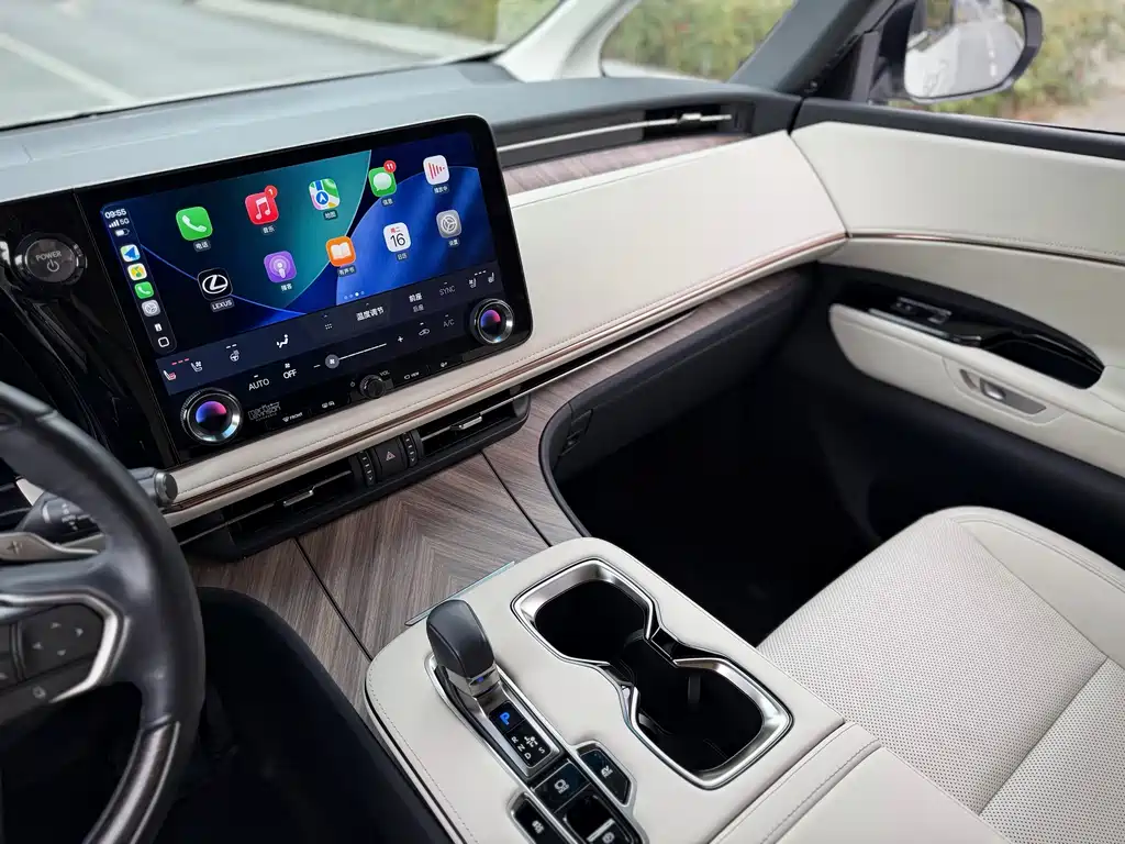 Lexus LM 300 h 7-seat Elegant