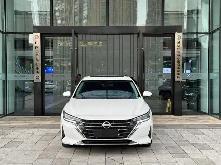 Nissan Sylphy 1.6 L CVT Joy