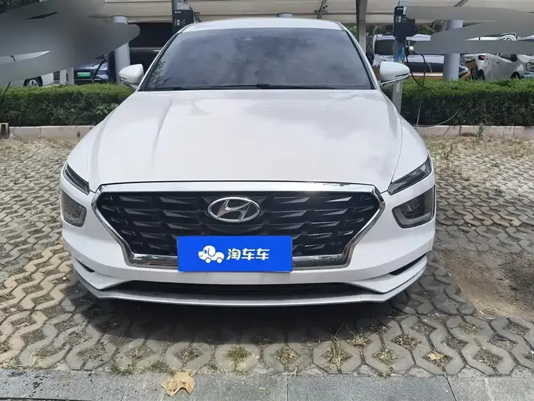 Hyundai Mistra 名图 2021款 1.8 L CVT LUX尊贵版
