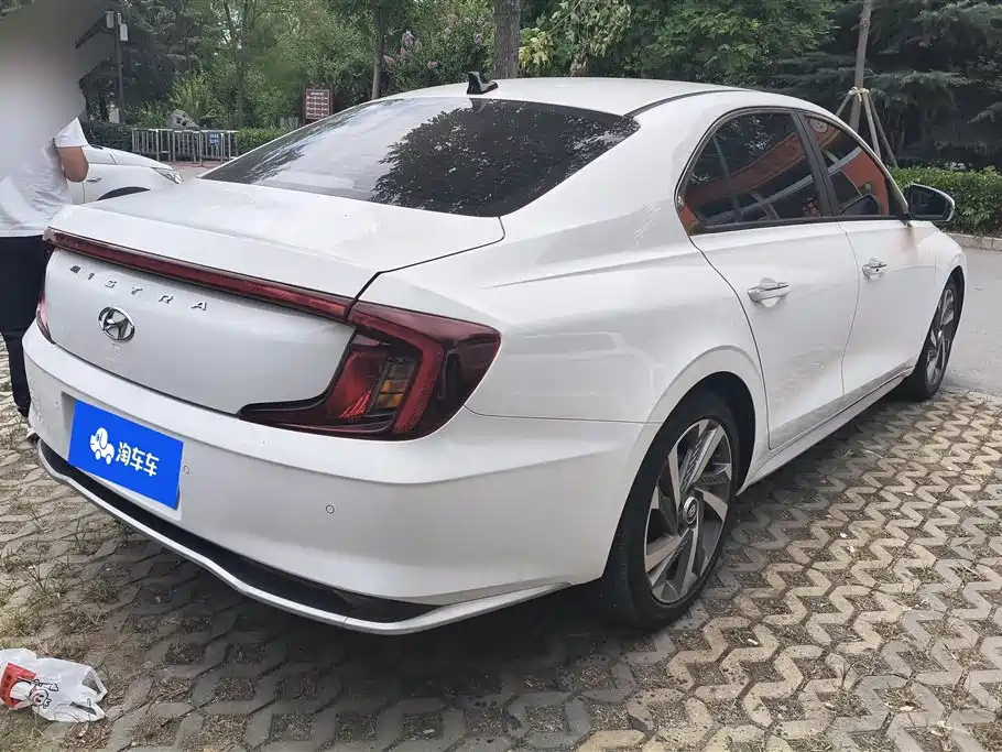 Mistra 名图 2021款 1.8 L CVT LUX尊贵版