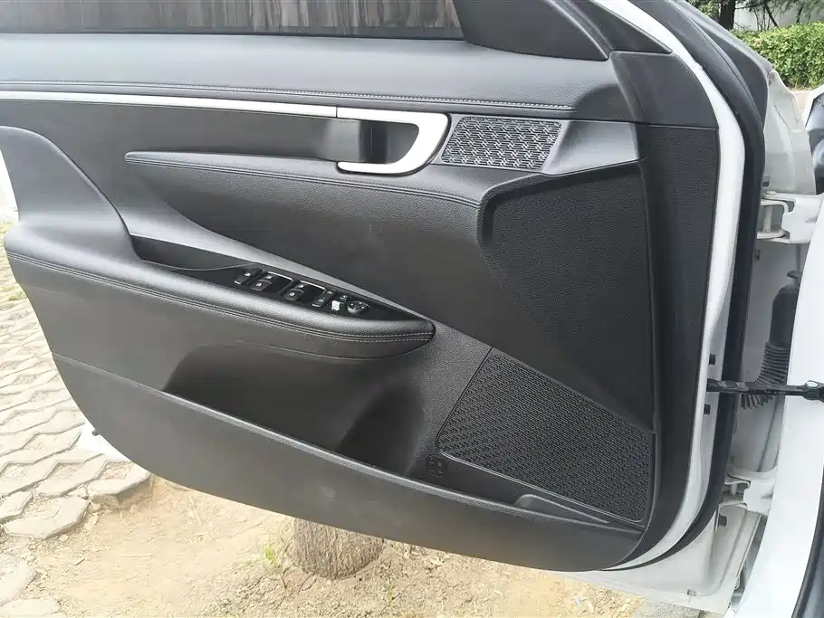 Mistra 名图 2021款 1.8 L CVT LUX尊贵版