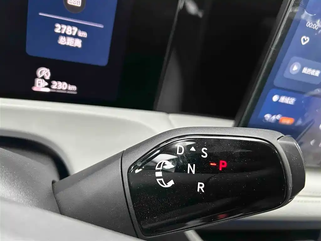 Jetta VS8 280 TSI Auto Supreme