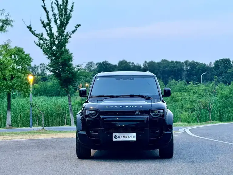 Land Rover Defender 110 3.0 T P400 X-Dynamic HSE