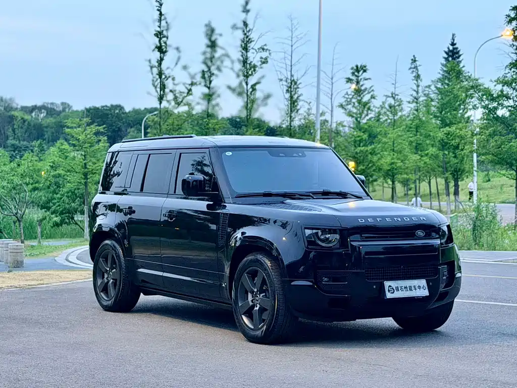 Land Rover Defender 110 3.0 T P400 X-Dynamic HSE