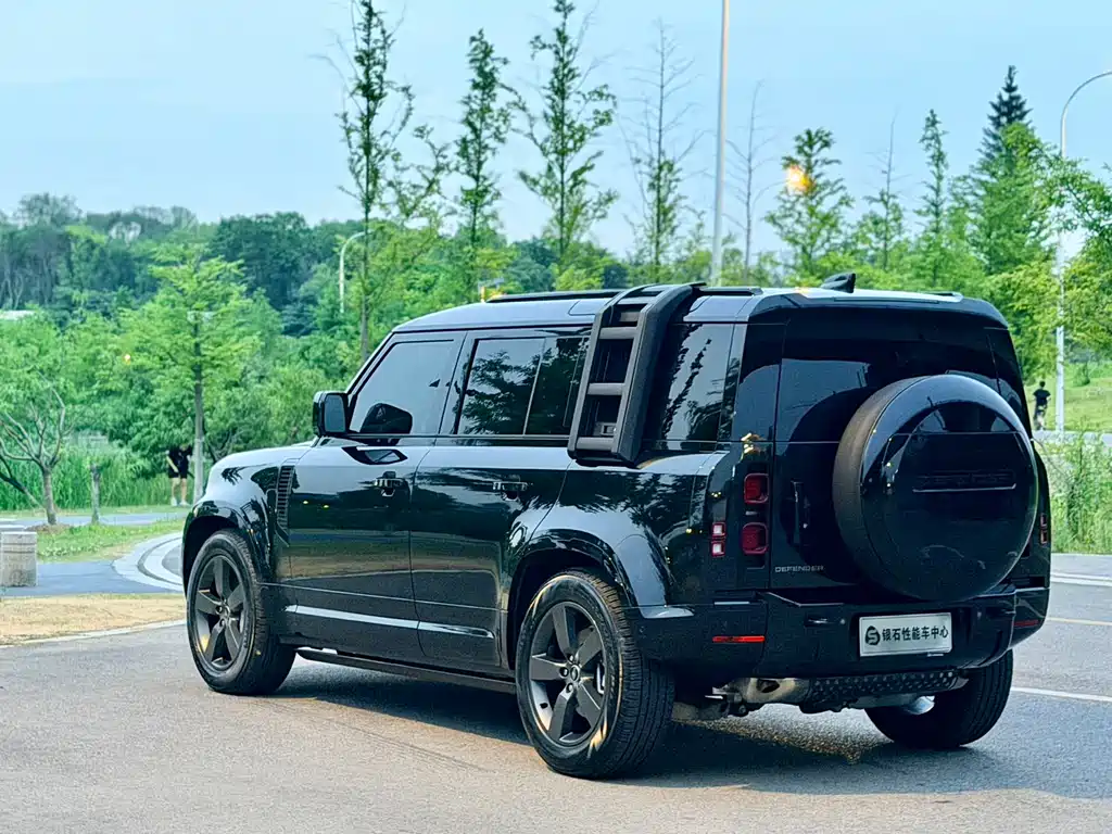 Land Rover Defender 110 3.0 T P400 X-Dynamic HSE