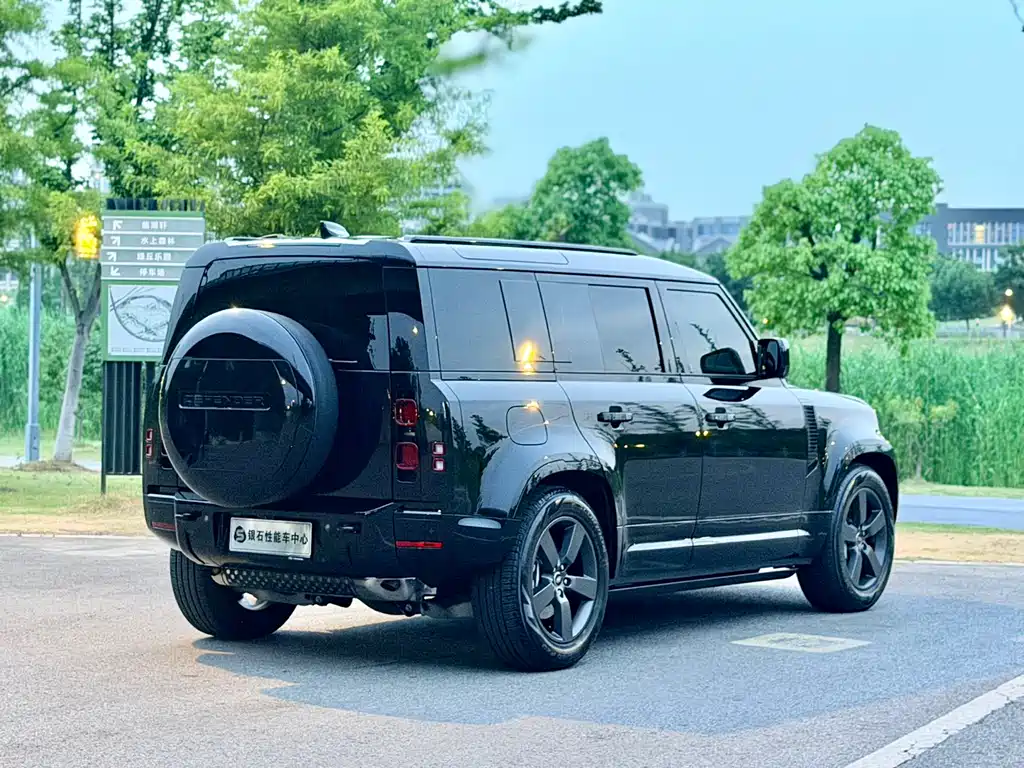 Land Rover Defender 110 3.0 T P400 X-Dynamic HSE