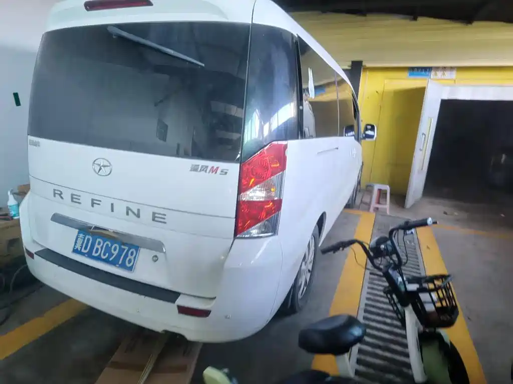 Refine M5 瑞风M5 2013款 2.0 T 汽油手动商务版