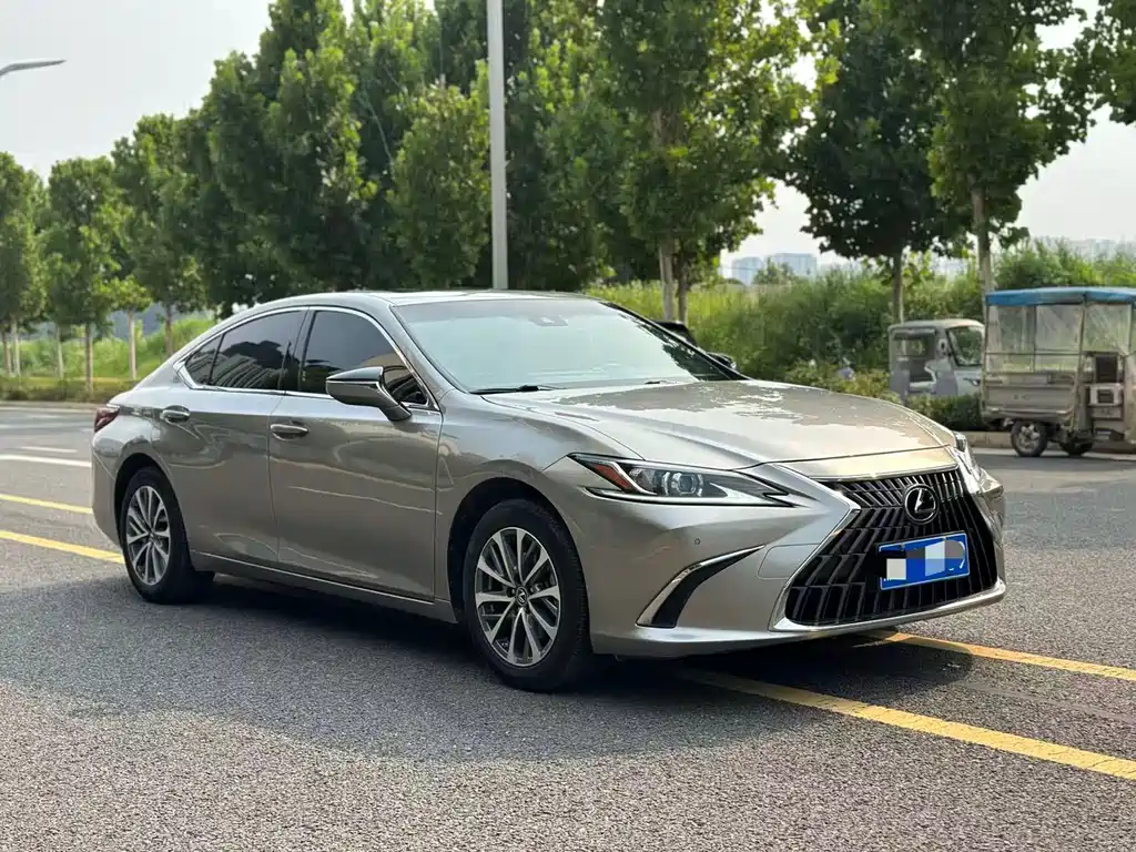 Lexus ES 200 Luxury