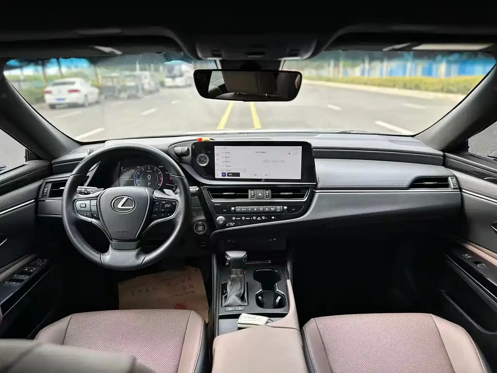 Lexus ES 200 Luxury