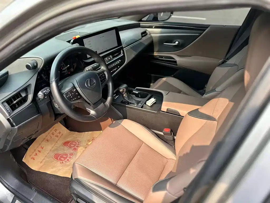 Lexus ES 200 Luxury