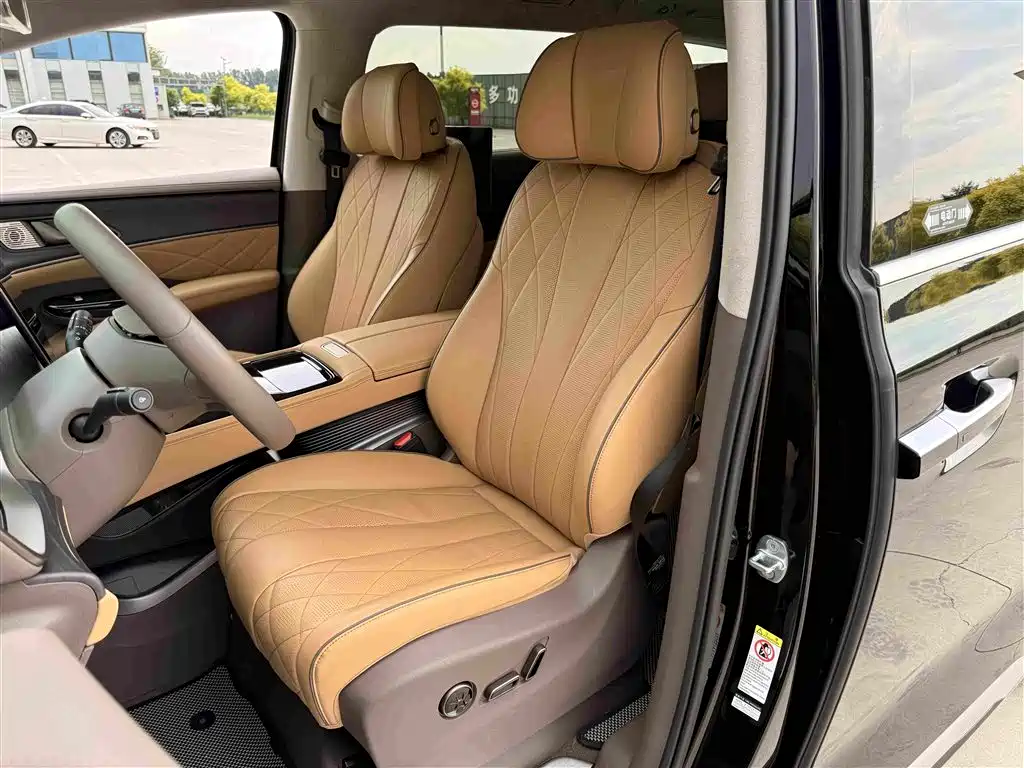 Denza D9 DM-i 970 4 WD Flagship