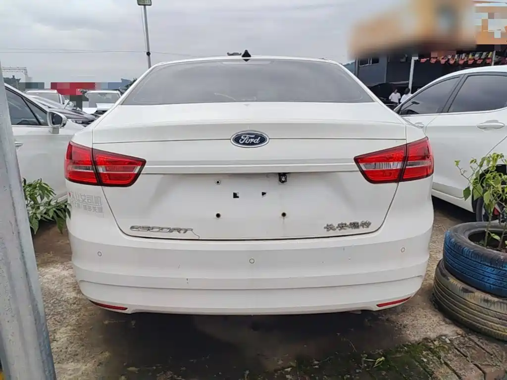 Escort Facelift 1.5 L Auto Comfort